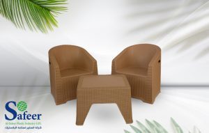 طقم ترابيزة مع كرسيين بلاستيك