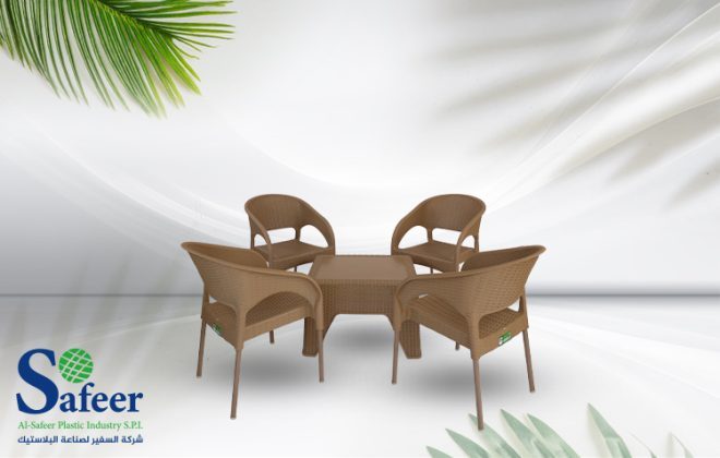 طقم ترابيزة مع 4 كراسي بلاستيك